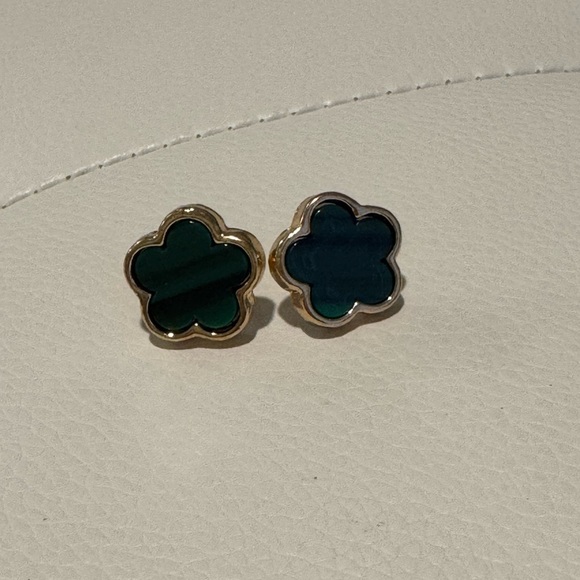 Clover Green and Gold 5 Motif Bracelet Charm Necklace Stud Earrings Set New - Picture 5 of 9